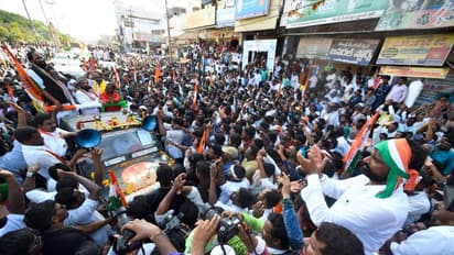 క్రమశిక్షణ వీడొద్దు, క్రికెట్ టీమ్గా పనిచేస్తే విజయం: తెలంగాణ కాంగ్రెస్ ఇంఛార్జీ ఠాగూర్