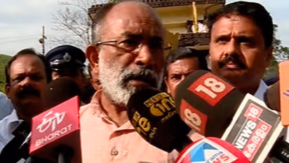 ജോലി ചെയ്യാൻ ബംഗാളി ; ഫോണെടുത്ത് ആളെ വധിക്കലാണ് മലയാളിയുടെ പണിയെന്ന് പരിഹസിച്ച് കണ്ണന്താനം