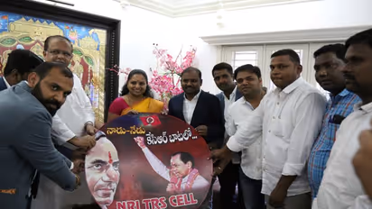 "టీఆర్ఎస్ పార్టీ - కెసిఆర్" డాక్యుమెంటరీ సీడీని ఆవిష్కరించిన కవిత
