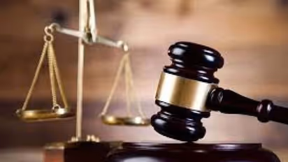 Cop's uniform torn off by angry Bihar judge who was stuck in traffic jam