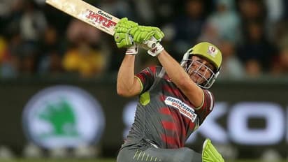 ವೈರಲ್ ಆಯ್ತು ಎಬಿ ಡಿವಿಲಿಯರ್ಸ್ ಸ್ವಿಚ್ ಹಿಟ್ ಸಿಕ್ಸ್!