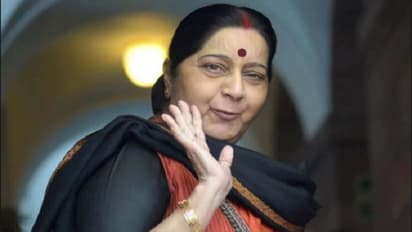 ‘गुगली’ वाले बयान से बेनकाब हुए पाकिस्तान के विदेश मंत्री कुरैशी: सुषमा स्वराज