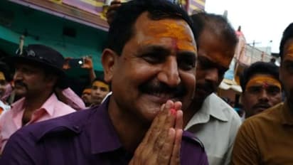 ಬಿಜೆಪಿ ಶಾಸಕನಿಗೆ ಚಪ್ಪಲಿ ಹಾರ ಹಾಕಿ ಸ್ವಾಗತಿಸಿದ ವಿಡಿಯೋ ವೈರಲ್