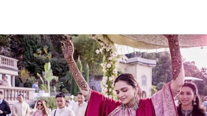 ఫైనల్ గా పెళ్లి పోటోలను షేర్ చేసిన రణ్ వీర్.. ఫ్యాన్స్ హ్యాపీ (ఫొటోస్)