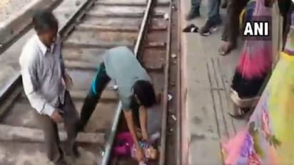 ಕಂದ ನೀ ಯಾಕ್ ಅಳ್ತಿ?: ರೈಲಿಗೇನೂ ದೇವರಿಗೂ ಇಲ್ಲ ನಿನ್ನ ಕೊಲ್ಲುವ ಶಕ್ತಿ!