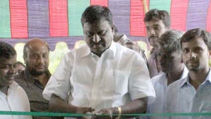 కేసీఆర్కు షాక్: వికారాబాద్ మాజీ ఎమ్మెల్యే సంజీవరావు టీఆర్ఎస్ కు రాజీనామా