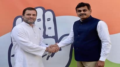 ಚುನಾವಣೆಗೂ ಮೊದಲೇ ಕೆಸಿಆರ್ಗೆ ಆಘಾತ; ಕಾಂಗ್ರೆಸ್ ತೆಕ್ಕೆಗೆ ಹಾಲಿ ಸಂಸದ