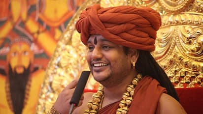 குருநாதர் புகைபிடித்தால் நாய் புகைவிடுமாம்... ரீல் ரீலாய் அவிழ்த்துவிடும் நித்தியானந்தா..!