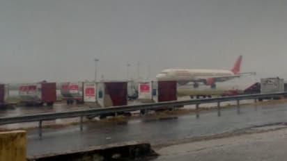 துரத்தும் புயல்... மிரட்டும் கனமழை - 20 விமானங்கள் ரத்து... சென்னையில் ஸ்தம்பித்து போன விமான சேவை