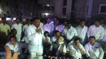 రంగంలోకి కాంగ్రెస్ అగ్రనేతలు: రెబెల్స్కు బుజ్జగింపులు