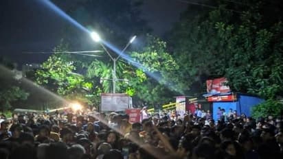 மாணவி முன்பு சுய இன்பம் செய்த இளைஞன்! SRM ஹாஸ்டலில் பரபரப்பு!