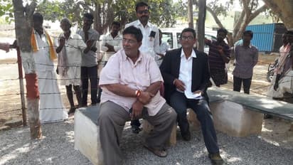 నా అరెస్ట్కు కుట్రలు: పోలీస్టేషన్ ఎదుట డికె.అరుణ భర్త నిరసన