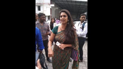 அம்மா உணவகத்துல ஊருக்கே இட்லி ஒரு ரூபாய்! அப்பல்லோவுக்கு மட்டும் ஒரு கோடியா? ட்விட்டரில் தெறிக்கவிடும் கஸ்தூரி!