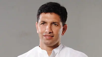 Madhya Pradesh minister helps clear traffic in Indore