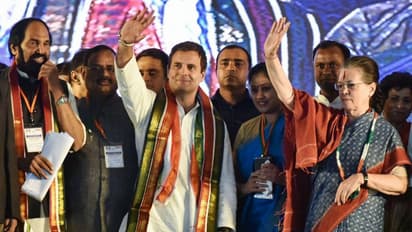 केसीआर ने केवल अपने और अपने लोगों के लिए काम किया : सोनिया