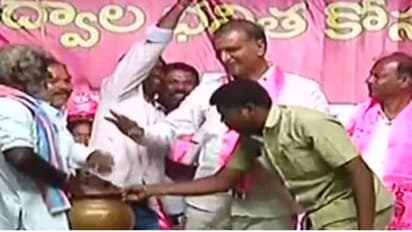 కాంగ్రెస్ నినాదం రద్దు వద్దు, మాకొద్దని బుద్ధి చెప్పండి:గద్వాలలో హరీష్