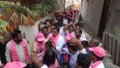 #Semifinals18: Congress workers attack TRS campaign vehicle in Nalgonda