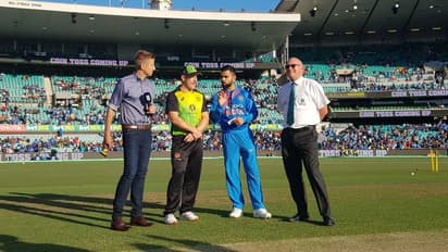 ಟಾಸ್ ಗೆದ್ದ ಆಸ್ಟ್ರೇಲಿಯಾ ಫೀಲ್ಡಿಂಗ್ ಆಯ್ಕೆ: ಟೀಂ ಇಂಡಿಯಾದಲ್ಲಿ ಅಚ್ಚರಿಯ ಆಯ್ಕೆ