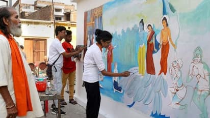 इस बार के कुंभ को यादगार बनाने की रंगीन कोशिश