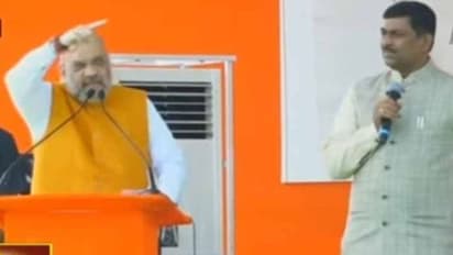 ఓవైసీ సోదరులను ఎదుర్కొనే ధైర్యం కేసీఆర్ కు ఉందా: అమిత్ షా