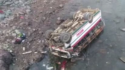 ನದಿಗೆ ಉರುಳಿದ ಬಸ್: 9 ಸಾವು, 25 ಜನರಿಗೆಗೆ ಗಾಯ