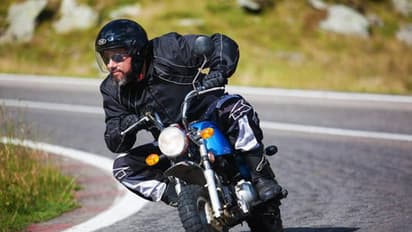 ಶ್ರೇಷ್ಠ ರಸ್ತೆ-ವಿಶ್ವದ ಕೆಟ್ಟ ಬೈಕ್ ಇದುವೇ ಮಂಕಿ ರನ್ ರೇಸ್!