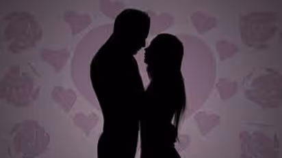 அரசு பள்ளியில் பூட்டிய அறையில் முனகல் சத்தம்... கணவரிடம் வசமாக சிக்கிய ஆசிரியை..!