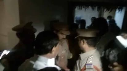 వంటేరు ప్రతాప్ రెడ్డి ఇంట్లో పోలీసుల సోదాలు