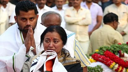 ಅಭಿಮಾನಕ್ಕೆ ಕೈಮುಗಿದರು ಸುಮಲತಾ, ಅಭಿಷೇಕ್