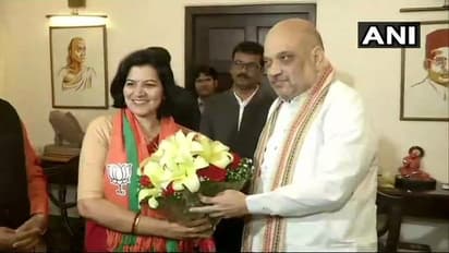 Former IAS officer Aparajita Sarangi joins BJP, likely to contest 2019 elections from Bhubaneshwar