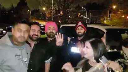 पुलिस पहुंची घर तो पंजाबी परिवार ने उन्हें भी सुना दिया गाना, देखिए वीडियो