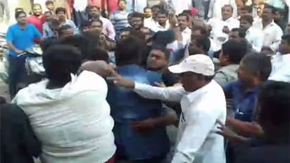 ఓటర్లకు డబ్బు పంపిణీ..శేరిలింగంపల్లిలో ఉద్రిక్తత