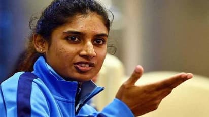 మిథాలీపై వేటు.. ధోనీ, కోహ్లీలను ఇలా చేసే దమ్ముందా..?