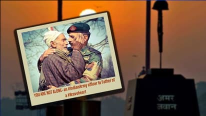 ನೀವಲ್ಲ ಏಕಾಂಗಿ, ನಾನಿದ್ದೀನಿ ಮಗನಾಗಿ: ಹುತಾತ್ಮನ ತಂದೆಗೆ ಸೈನಿಕನ ಸಾಂತ್ವನ