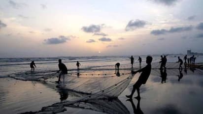 పాక్ అదుపులో 28 మంది శ్రీకాకుళం జాలర్లు... రంగంలోకి చంద్రబాబు