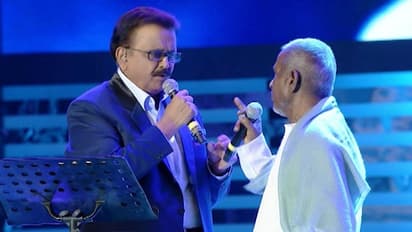 ஏ.ஆர். ரகுமானிடமிருந்து இளையராஜா கற்றுக்கொள்ளவேண்டிய அந்த ஒரு பாடம்...