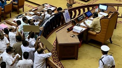 ശബരിമലയെ ചൊല്ലി ഇന്നും പ്രതിപക്ഷ ബഹളം; നിയമസഭ ഇന്നത്തേക്ക് പിരിഞ്ഞു