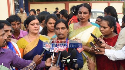 మీడియాతో గోషా మహల్ అభ్యర్థి చంద్రముఖి (ఫొటోలు)