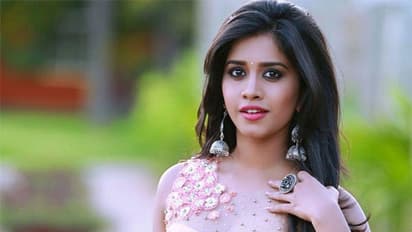 బీడీ తాగడం నేర్చుకున్నా.. హీరోయిన్ కామెంట్స్!