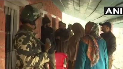 जम्मू-कश्मीर में पंचायत चुनाव के छठे चरण का मतदान, लोगों में दिख रहा उत्साह