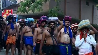 നിരോധനാജ്ഞ തടസമാകുന്നില്ല, ശബരിമലയില് തിരക്കേറി; ഭക്തര് ഒഴുകിയെത്തുന്നു