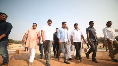 పరేడ్ గ్రౌండ్స్ లో కేసీఆర్ సభ ఏర్పాట్లను పరిశీలిస్తున్న కేటీఆర్ (ఫొటోలు)