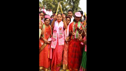 జగిత్యాల సెగ్మెంట్ ఇటిక్యాలలో కవిత రోడ్ షో (ఫొటోలు)