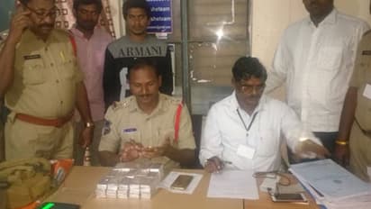 పోలీసులు తనిఖీల్లో పట్టుబడ్డ 30 కిలోల వెండి ...ఆర్టీసి బస్సులో తరలిస్తూ