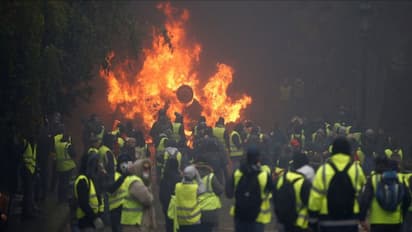 ഇന്ധന വിലക്കയറ്റത്തിനെതിരെ ഫ്രാന്സില് വന് കലാപം; 412 പേരെ അറസ്റ്റ് ചെയ്തു