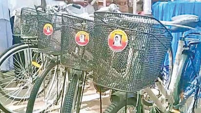 ತಮಿಳುನಾಡಿನ ಶಾಲೆಗಳಲ್ಲಿ ಕರ್ನಾಟಕ ಸೈಕಲ್ ವಿತರಣೆ!