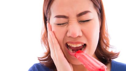 பல் கூச்சத்தால் அவதிப்படுறீங்களா? ரெண்டு மூணு இலை மட்டும் போதும் டக்குனு குணமாகும்!