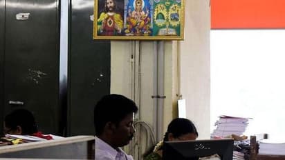 ಬೆಳಗಾವಿ: ಭಗ್ನಗೊಂಡ ನಾಲ್ಕು ಸಾವಿರ ದೇವರ ಫೋಟೋಗಳಿಗೆ ಅಗ್ನಿಸ್ಪರ್ಶ