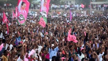 ఆధిక్యంలో దూసుకుపోతున్న టీఆర్ఎస్.. మొదలైన సంబరాలు