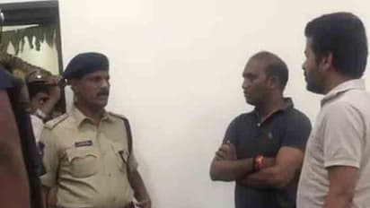 రేవంత్ రెడ్డి అరెస్ట్..తాళాలు పగులగొట్టి ఇంట్లోకి వెళ్లిన పోలీసులు (వీడియో)